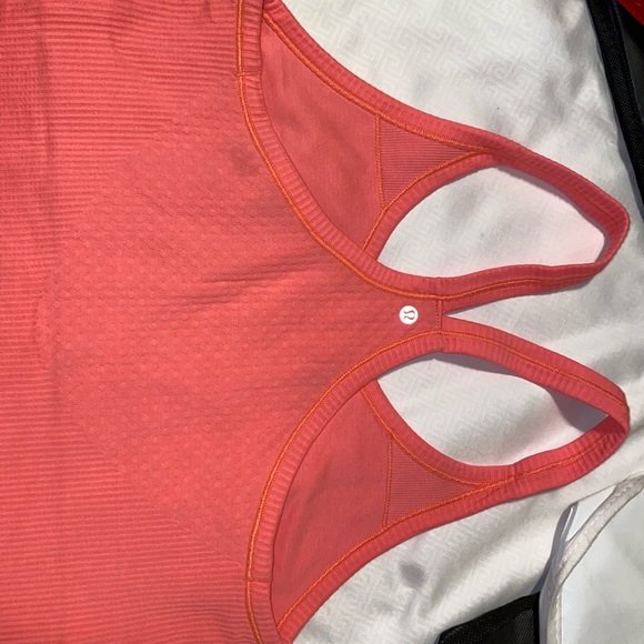 Lululemon Coral Seamless Tank. Size 8/10 - Picture 3 of 8